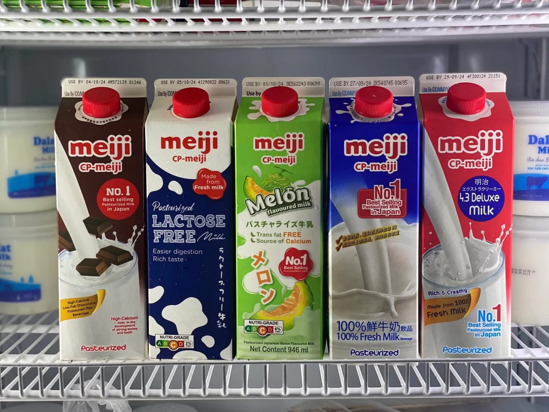 Sữa tươi thanh trùng Meji đỏ, xanh